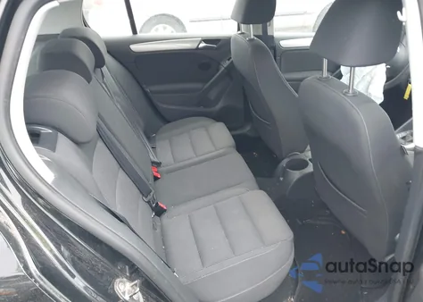 2010 Volkswagen Golf z USA, uszkodzony, nr VIN WVWDB7AJ3AW427411